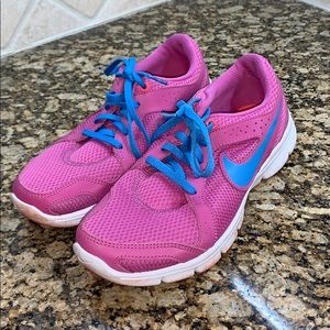 Pink Nike running shoes - like new - size 8